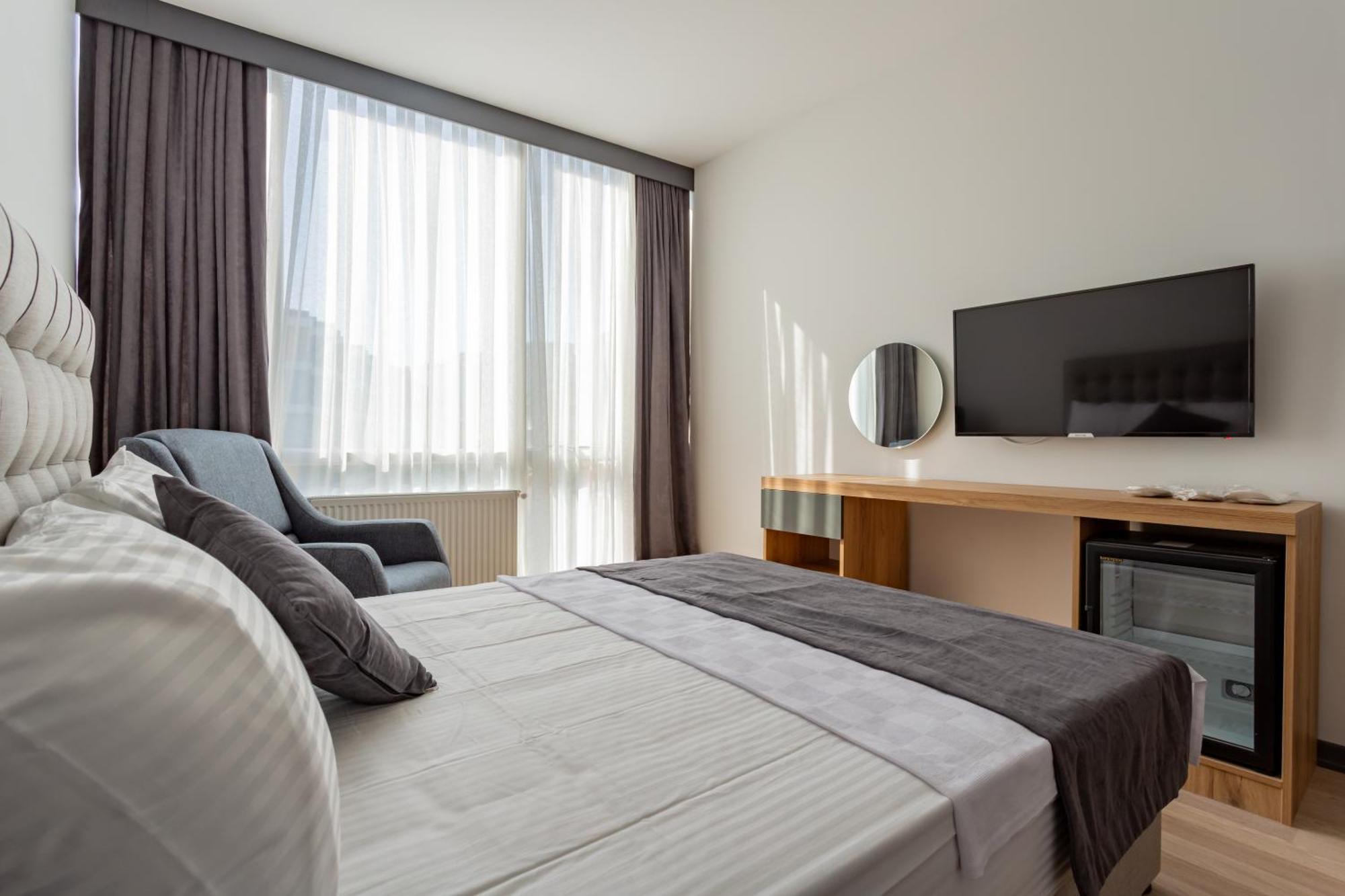 Atm Suit Otel Истанбул Екстериор снимка